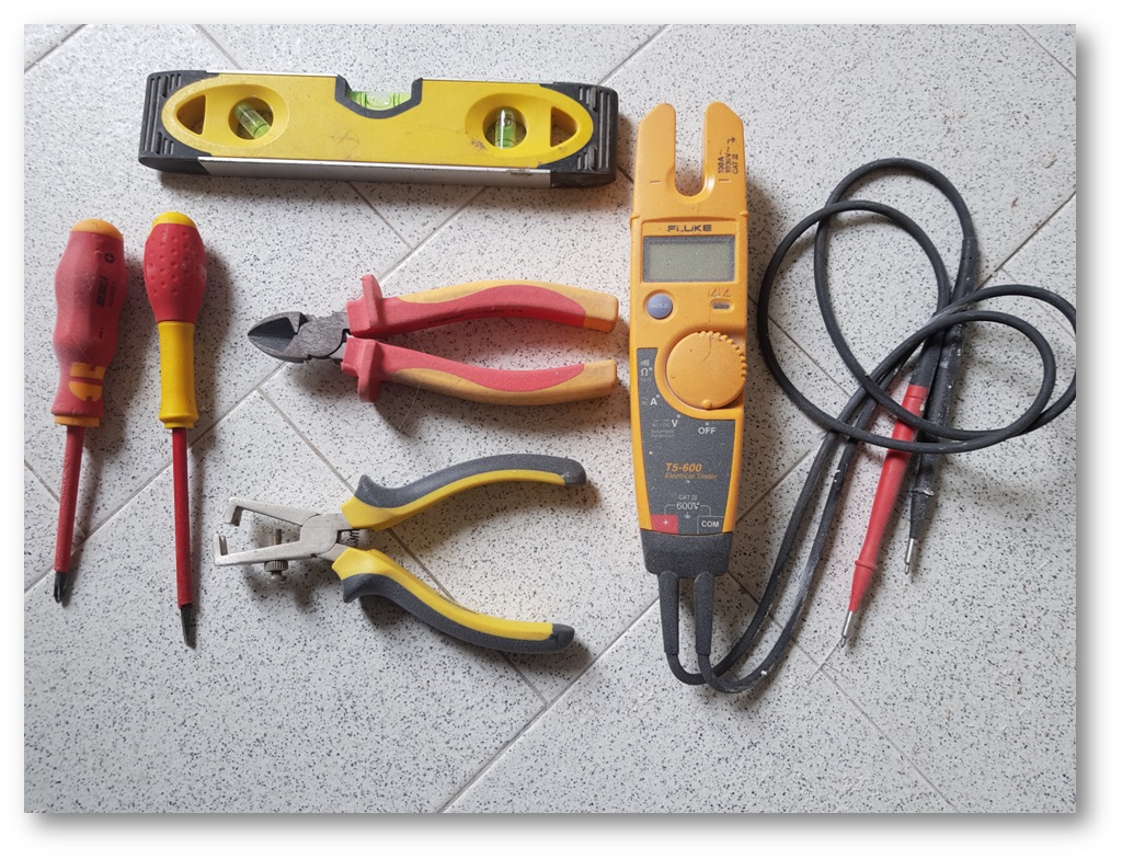 outils nécessaires au raccordement, remplacement d'une prise électrique, branchement prise électrique 3 fils